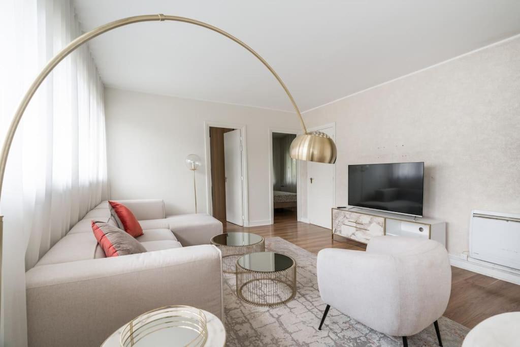 A Refined 2-bedroom Close Avenue Foch Appartement