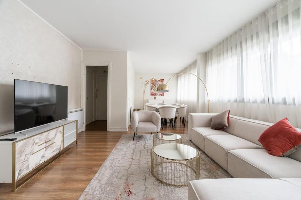 A Refined 2-bedroom Close Avenue Foch Appartement *